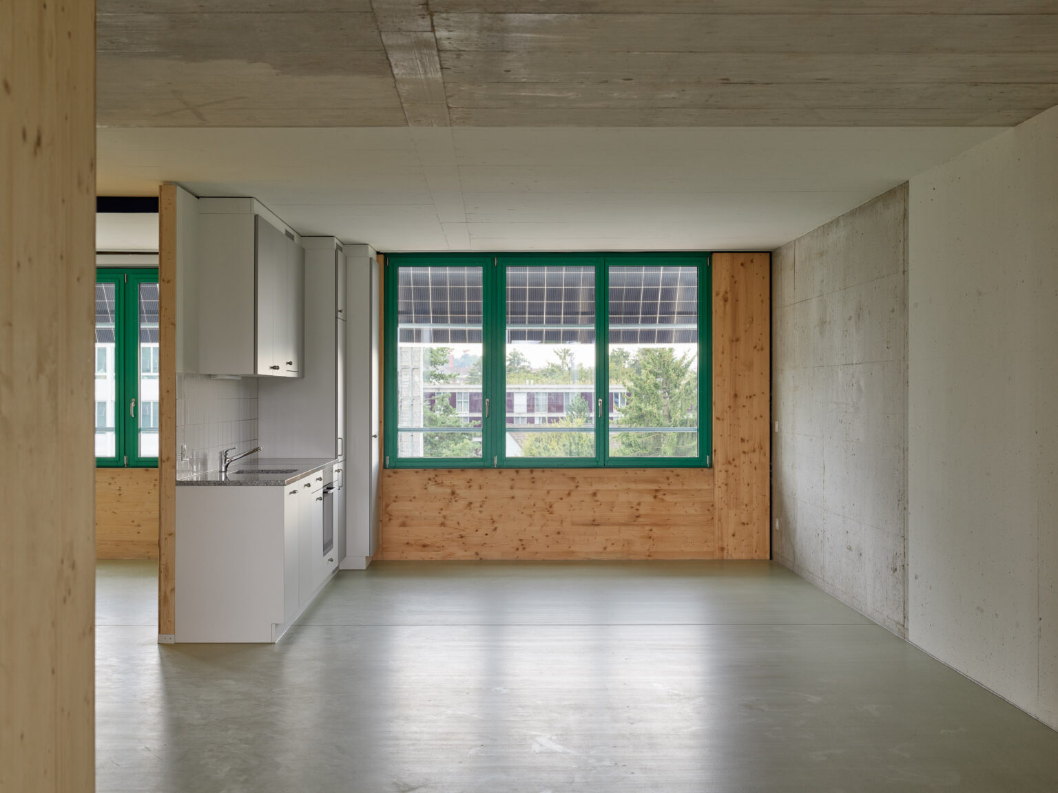 Innenansicht einer Küche in einer Wohnung im Haus B Hofwiesenstrasse 185/187